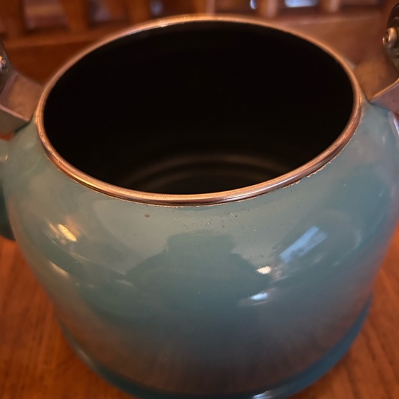 Le Creuset Teal Enamel Whistling Tea Kettle - Picture 15 of 16